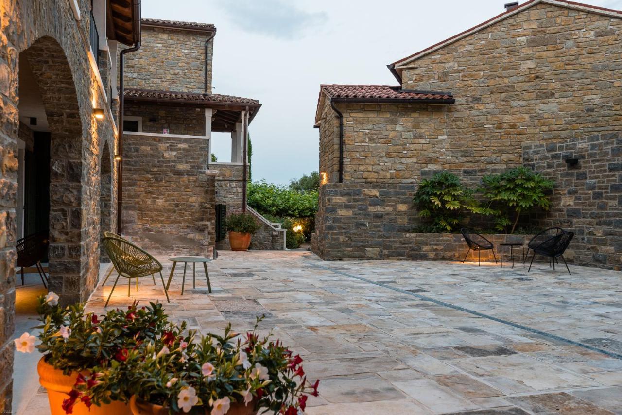 L'Abbraccio Della Quercia Apartment Momjan Exterior photo