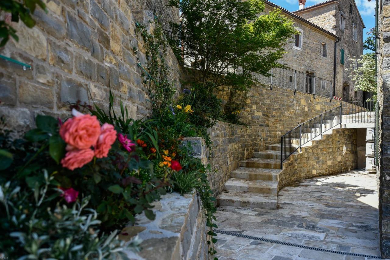 L'Abbraccio Della Quercia Apartment Momjan Exterior photo