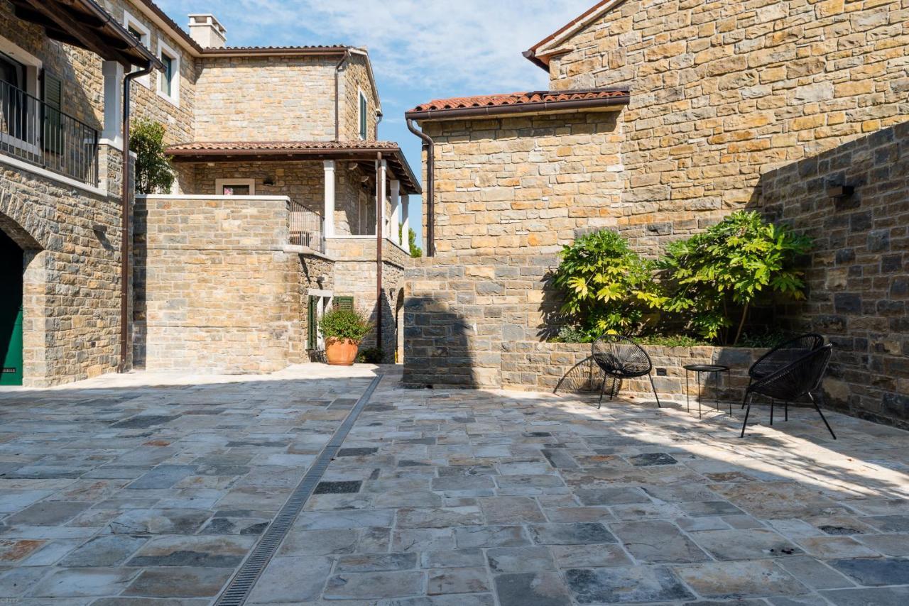 L'Abbraccio Della Quercia Apartment Momjan Exterior photo